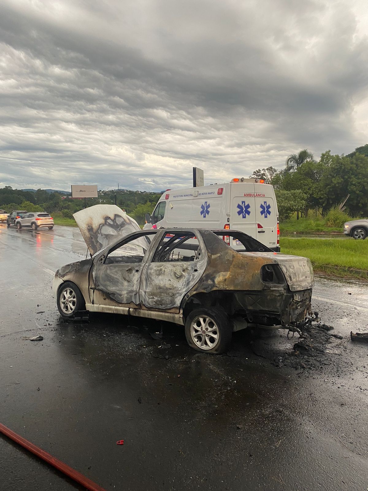 Acidente oito vítimas e dois carros em chamas é registrado na RS