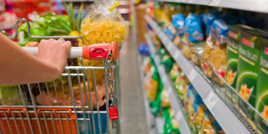 Compra de alimentos básicos podem oscilar até 12% entre mercados