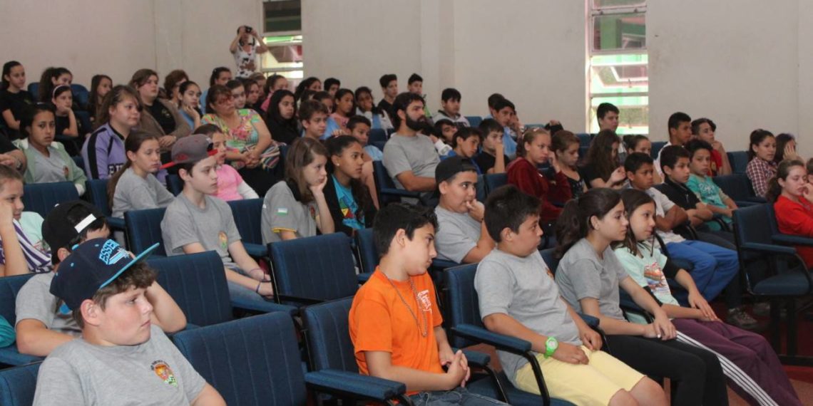 Araricá amplia projeto junto às escolas