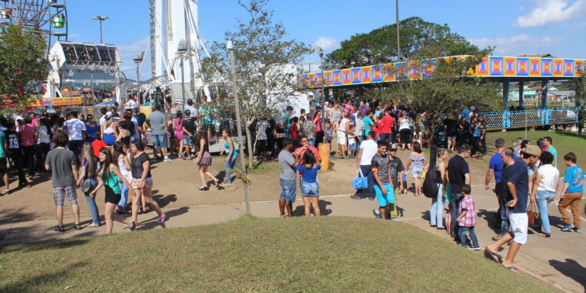 Segundo final de semana de Festa das Rosas já recebeu mais de 30 mil pessoas