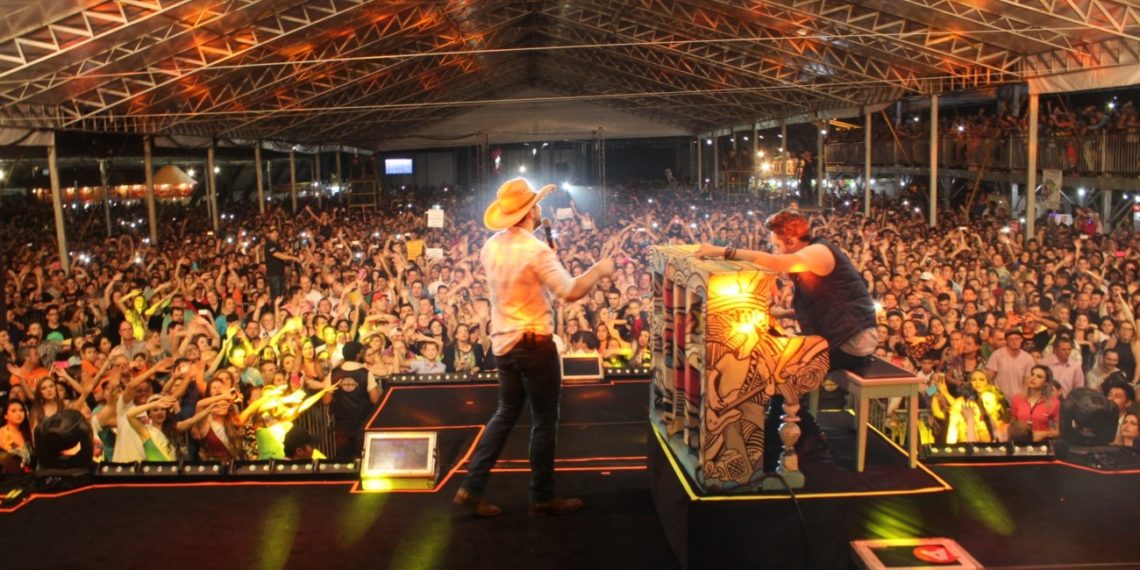 Fernando e Sorocaba encerram Festa das Rosas em domingo com visitação de mais de 40 mil pessoas