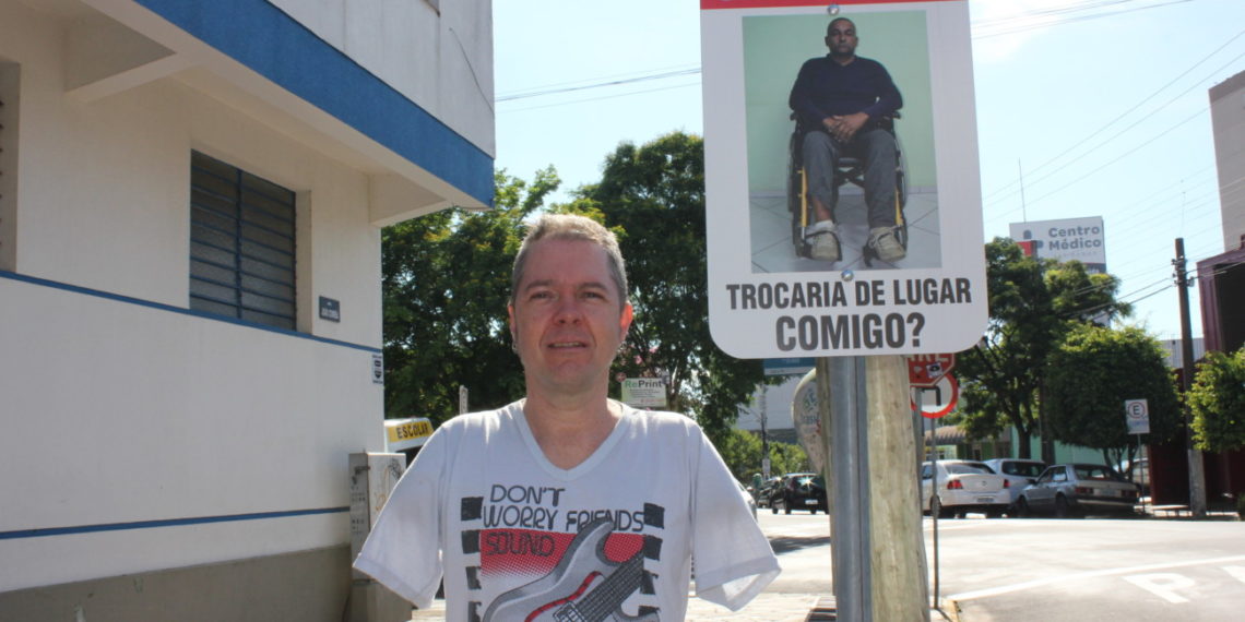 Multa por estacionar em vagas PCD aumenta 140%