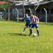 Bola rolando no futebol em Campo Bom