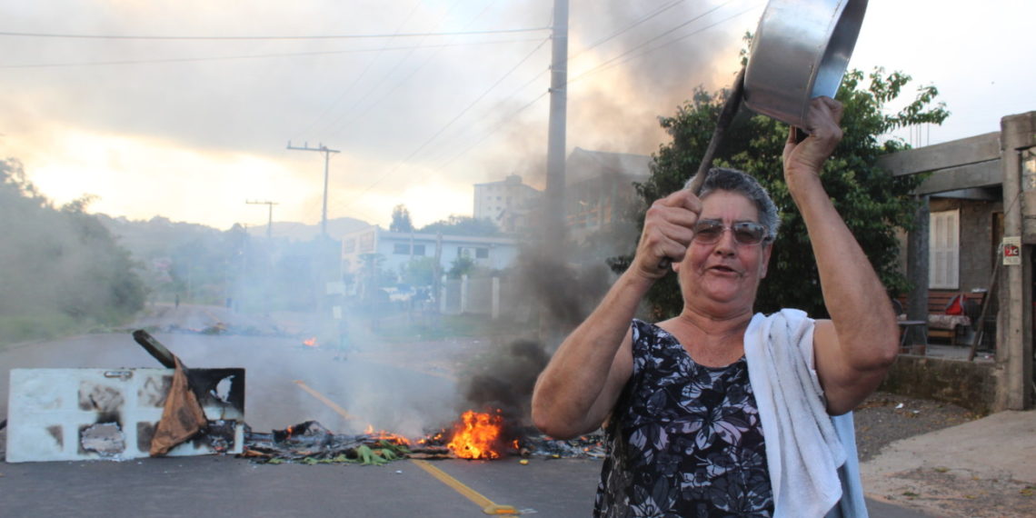 AES Sul corta rede ilegal de invasões e revolta moradores