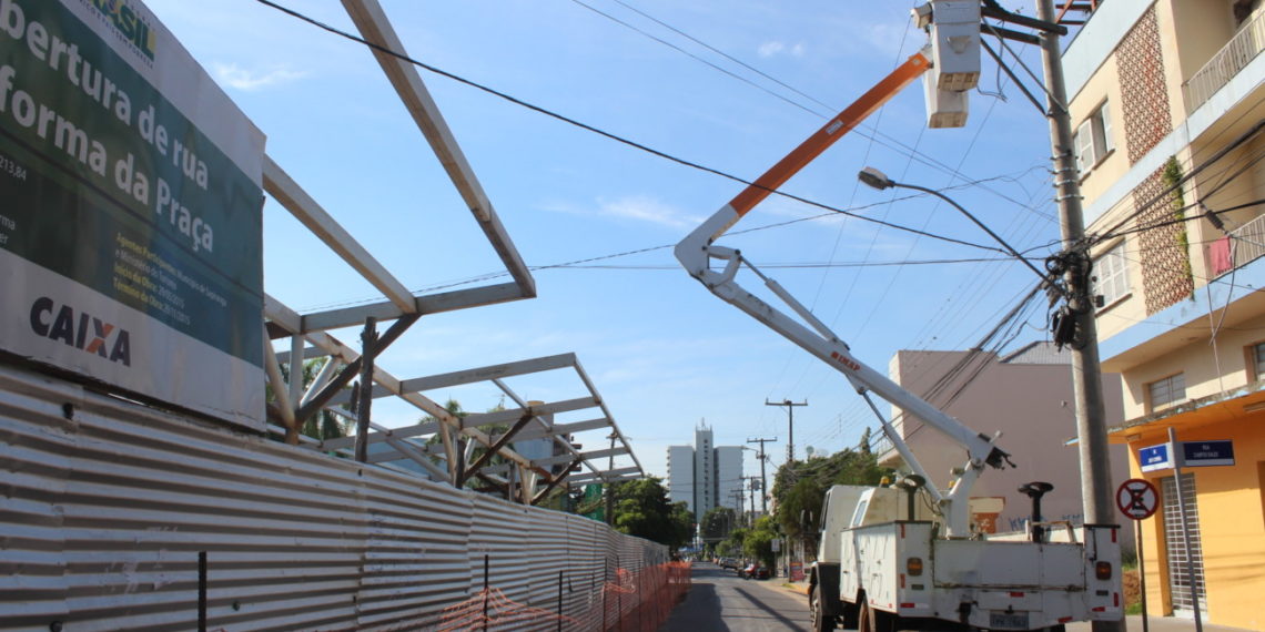 Sem previsão para continuar a obra na Praça Arlindo Weber