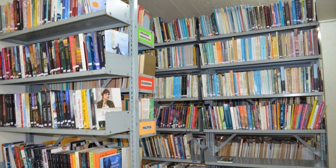 Palhaço Pipoca em prol da Biblioteca