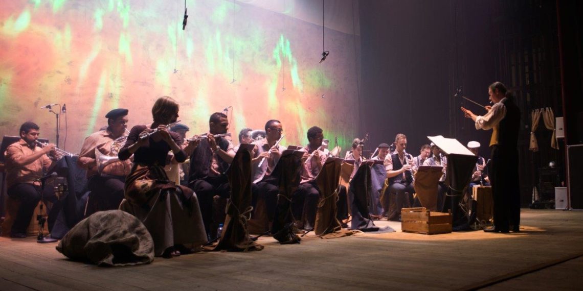 Orquestra Eintrach presta homenagem às diferentes etnias