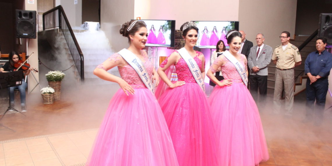 Vestidos da corte são apresentados no lançamento oficial da Festa das Rosas 2016