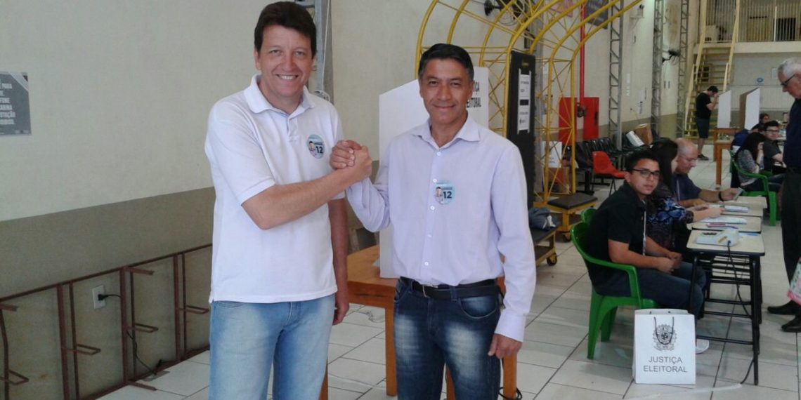 Luciano Orsi vota no Ginásio do Tiradentes