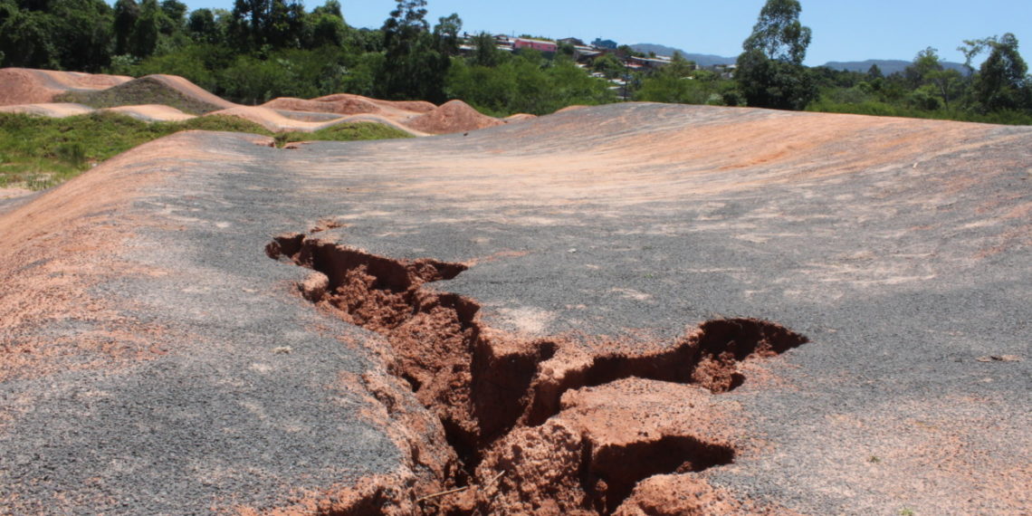 Recém inaugurada, Pista de Bicicross está repleta de buracos