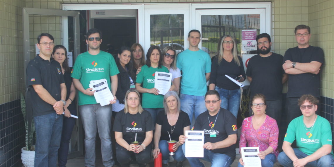 Servidores do Judiciário de Sapiranga realizam protesto contra medidas do governo do Estado