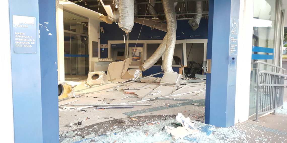 Quadrilha explode caixas eletrônicos e provoca terror em Nova Hartz na madrugada