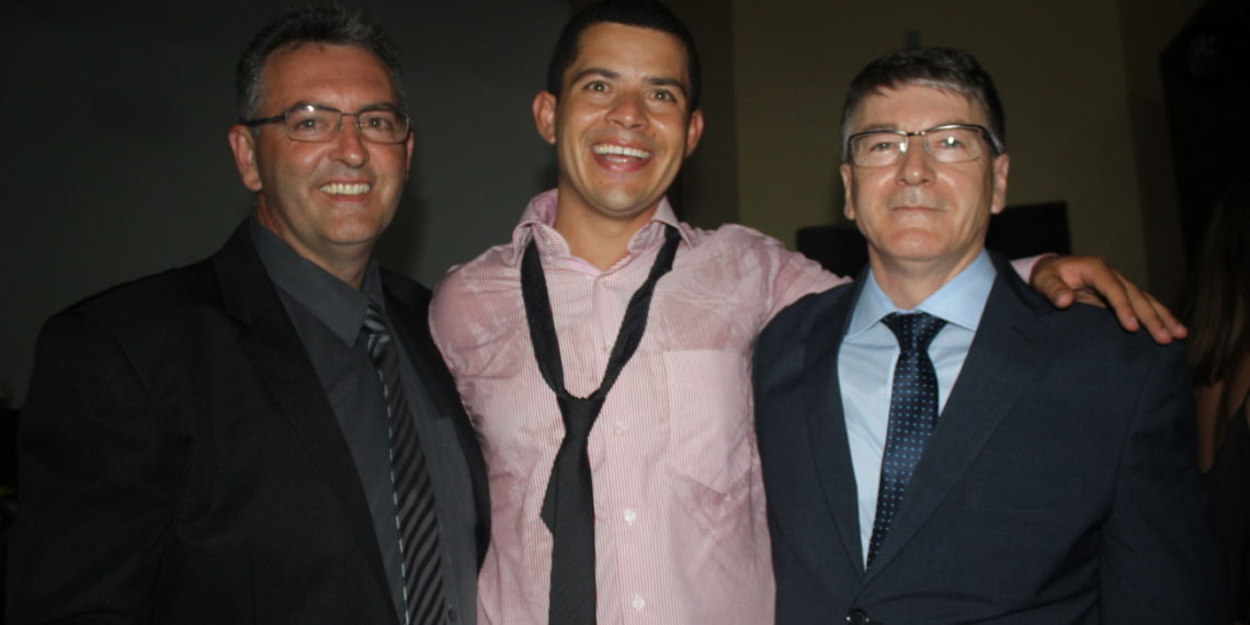 Flavio e Marcelo assumem em Araricá e Oseas será o presidente da Câmara em 2017