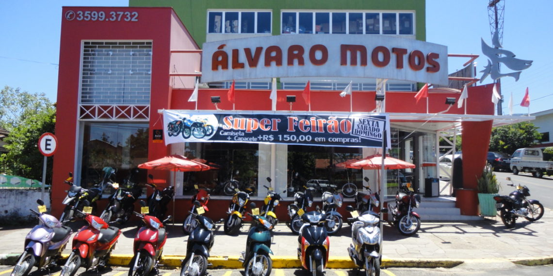 Álvaro Motos comemora 25 anos e o cliente é quem ganha