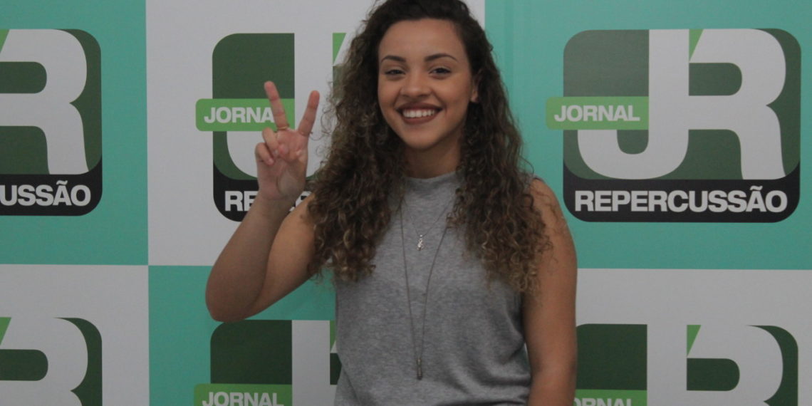 Steici Lauser dá show no The Voice Kids