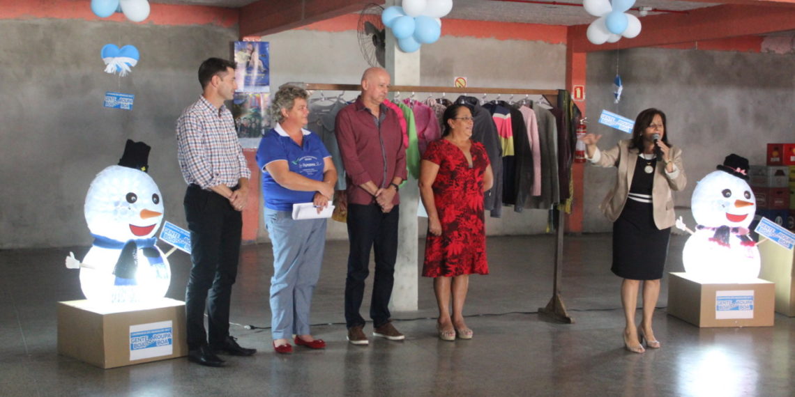 Prefeita Corinha lança campanha Gente Boa doa Roupa Boa, de olho no inverno 2017