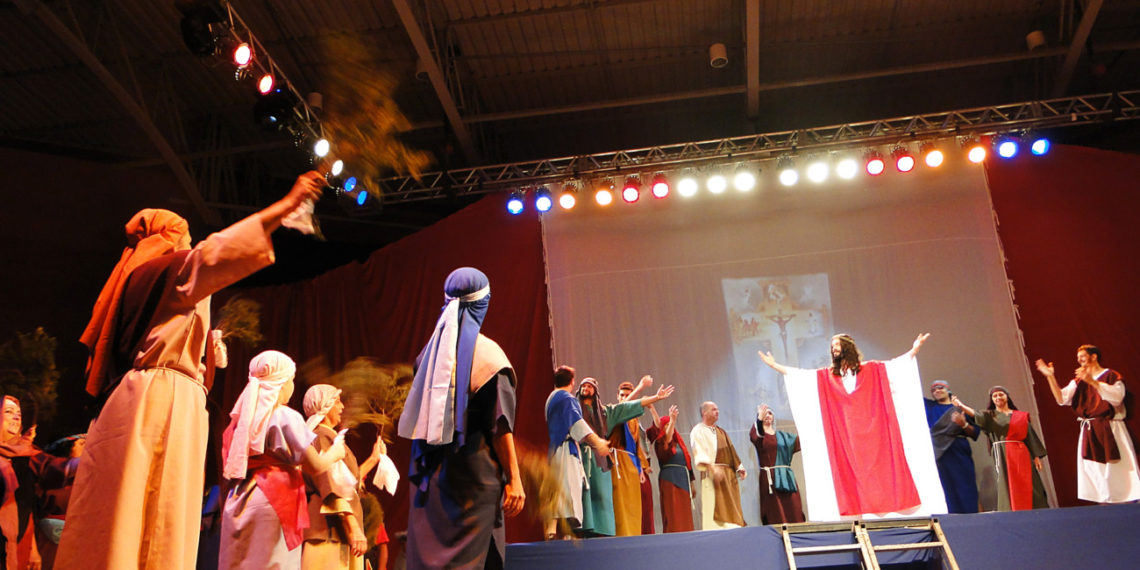 Páscoa de religiosidade e diversão na região