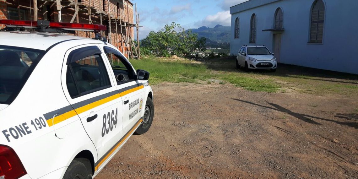 Jovens roubam revenda de carros em Sapiranga, mas são presos pela BM