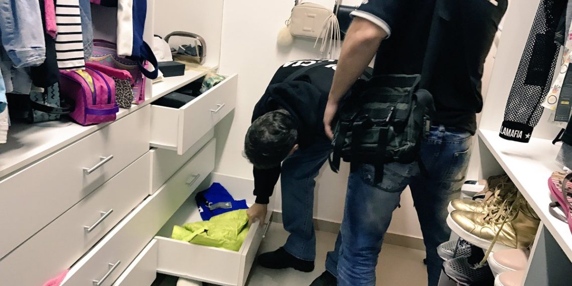 Denarc cumpre mandados de busca e condução coercitiva em Campo Bom e Sapiranga