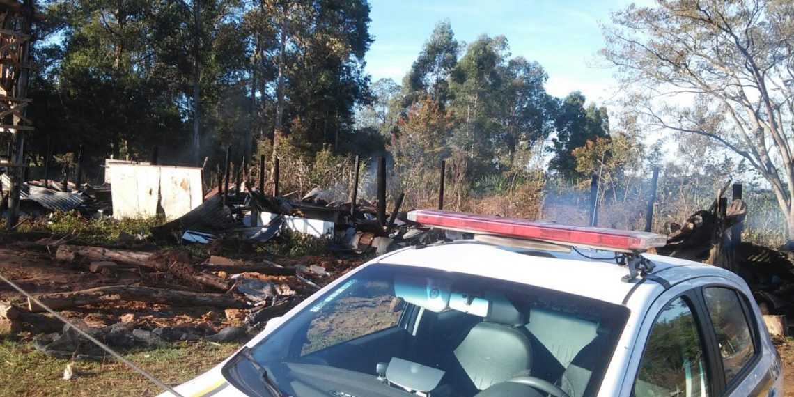 Incêndio causa morte de pelo menos 20 cavalos em hospedaria campo-bonense