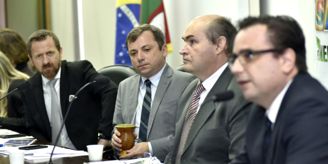 Deputado João Reinelli debate os resíduos sólidos