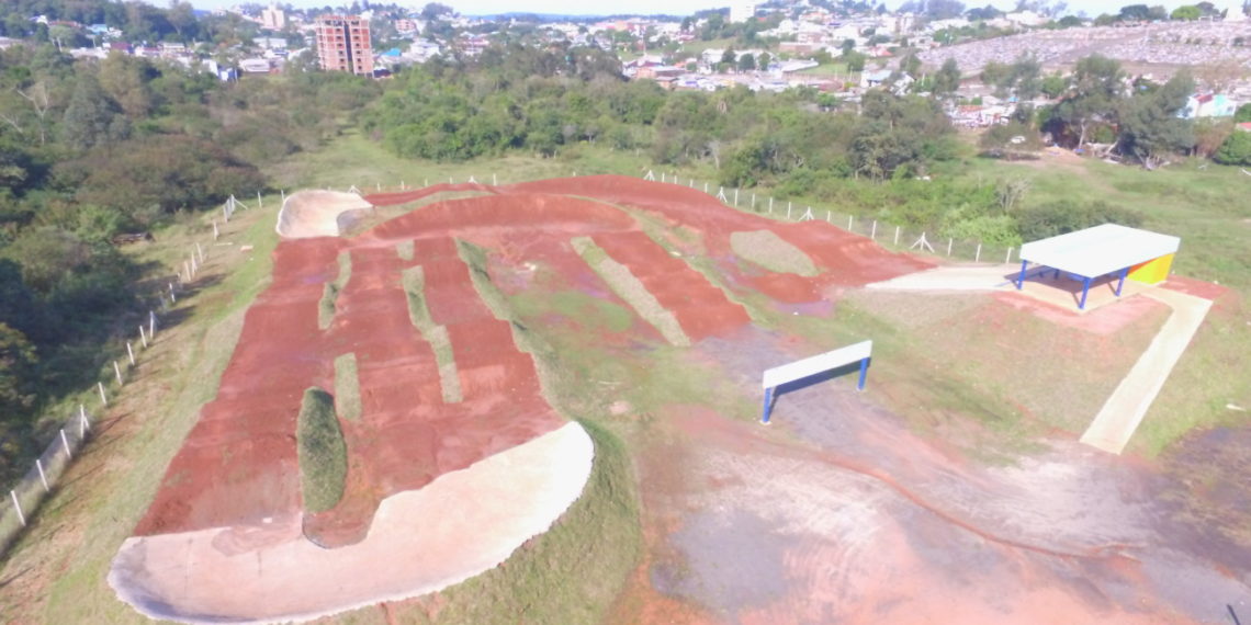 Pista de bicicross recebe manutenção em Sapiranga