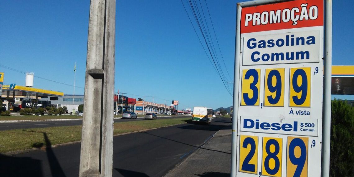 Preço dos combustíveis volta a subir e gasolina está próxima dos R$ 4,00 o litro no Vale do Sinos