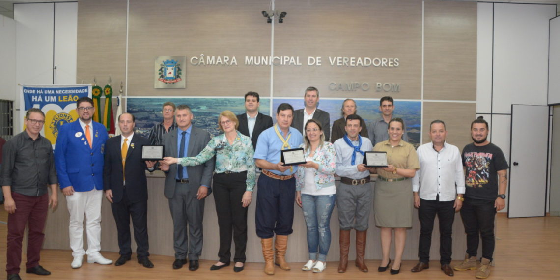 Legislativo de Campo Bom presta homenagens durante sessão