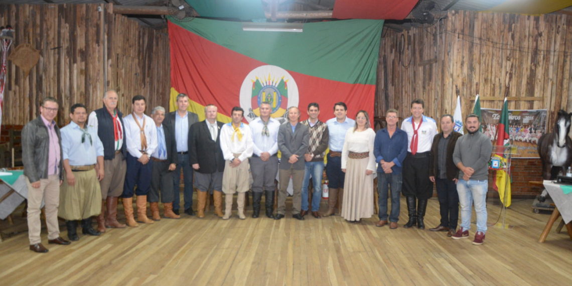 Vereadores de Campo Bom valorizam entidades e exaltam tradicionalismo em sessão no CTG