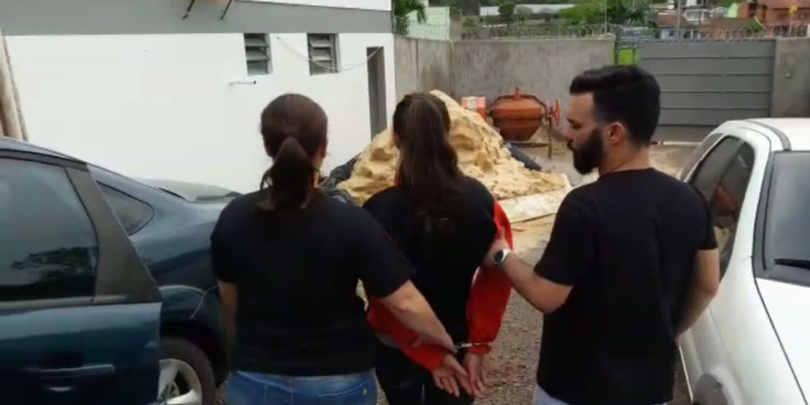 Mulher mata o próprio pai e se esconde em Sapiranga