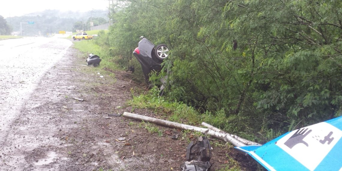 Motorista perde o controle de veículo e RS-239 registra acidente