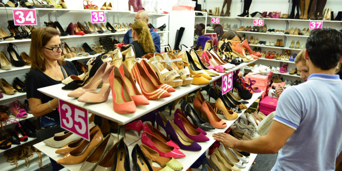 Inicia hoje a Feira da Loucura por Sapatos na Fenac