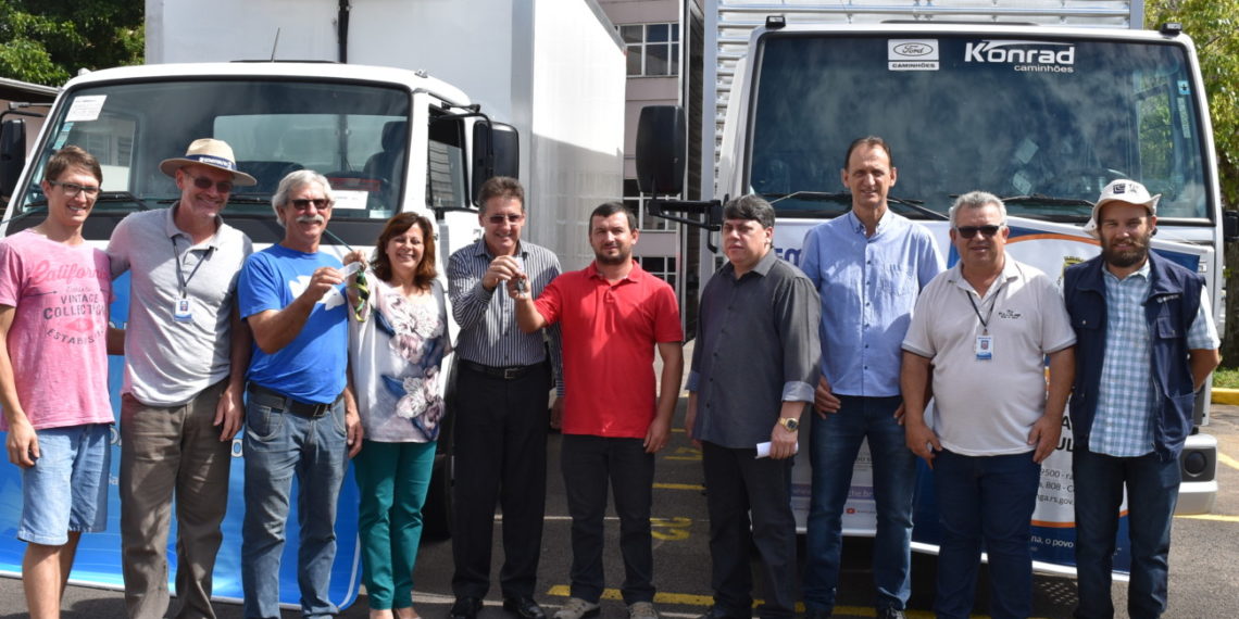 Produtores rurais e piscicultores recebem caminhões da Prefeitura em Sapiranga