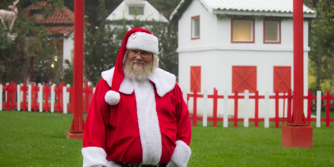 Papai Noel Sebola conta sobre o trabalho de levar alegria e sobre sua agenda lotada