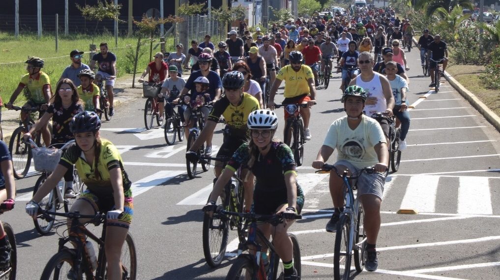 Mais de 400 ciclistas pedalam no aniversário de Sapiranga
