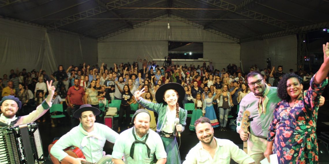 Vídeos e fotos: 41º Rodeio Nacional de Campo Bom inicia em grande estilo