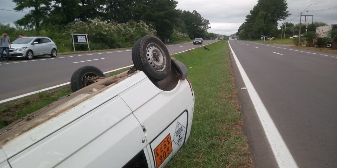 Capotamento de veículo na RS-239 próximo a divisa de Parobé e Nova Hartz