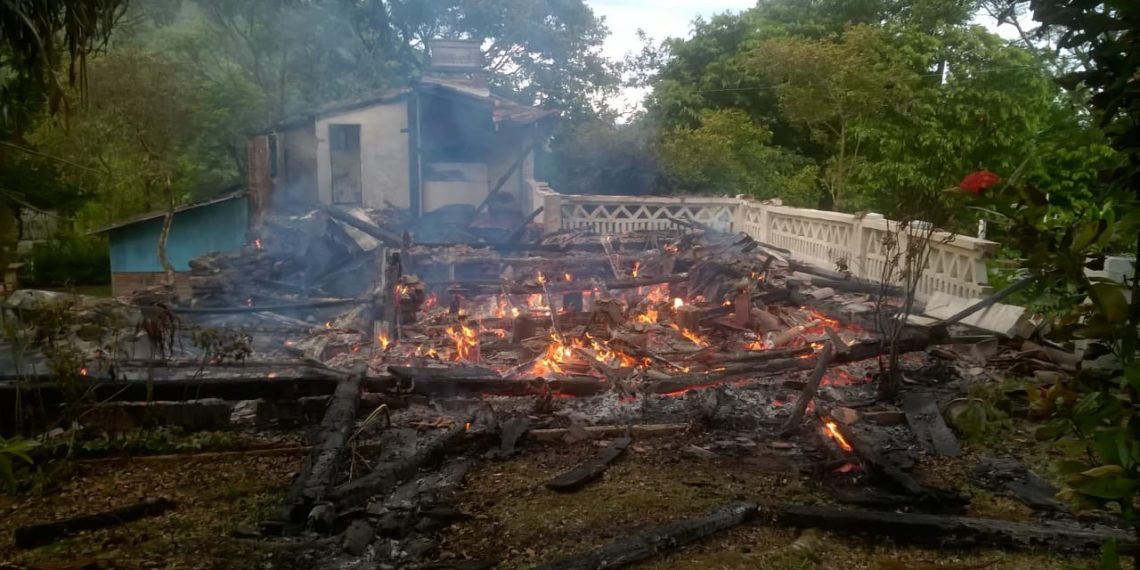 Incêndio destrói residência em Nova Hartz