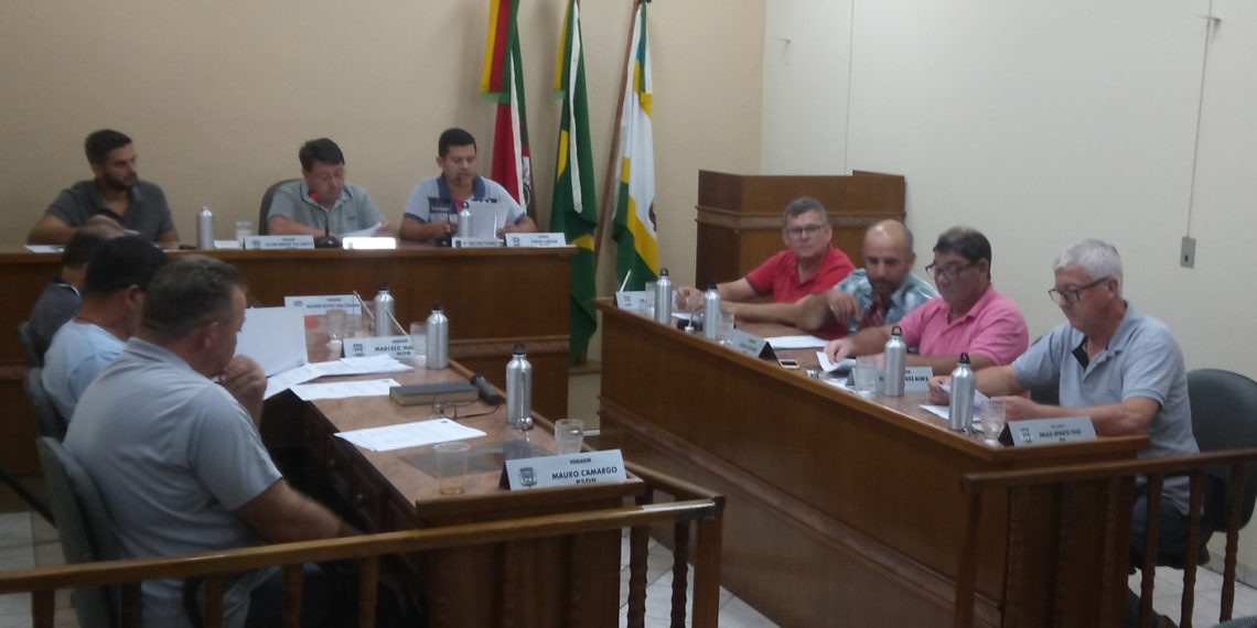 Nomeação de ruas em loteamento sem qualquer infraestrutura está no centro de polêmica em Araricá