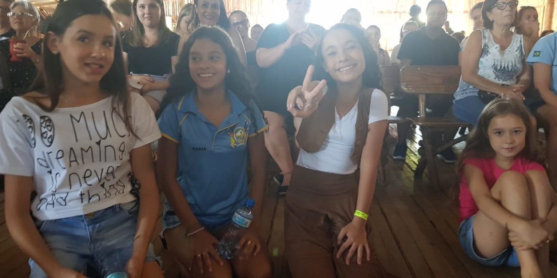 Pais de Luiza Barbosa se emocionam com mais uma etapa vencida pela filha