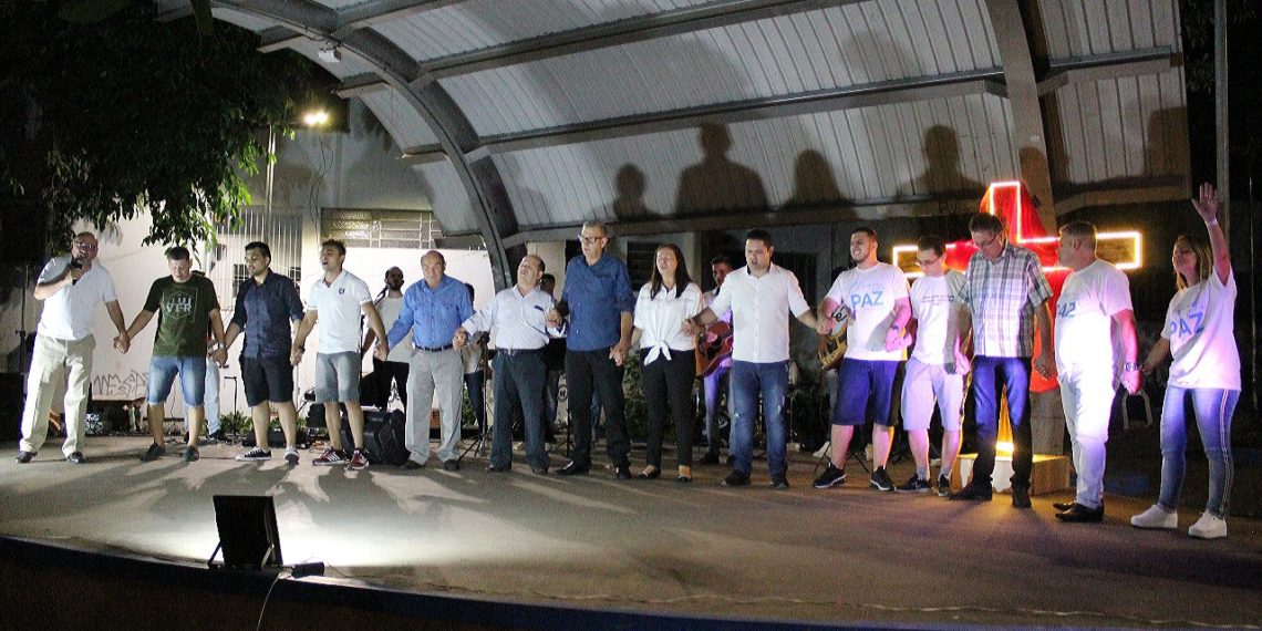 Clamor pela Paz reúne centenas na Praça em Sapiranga