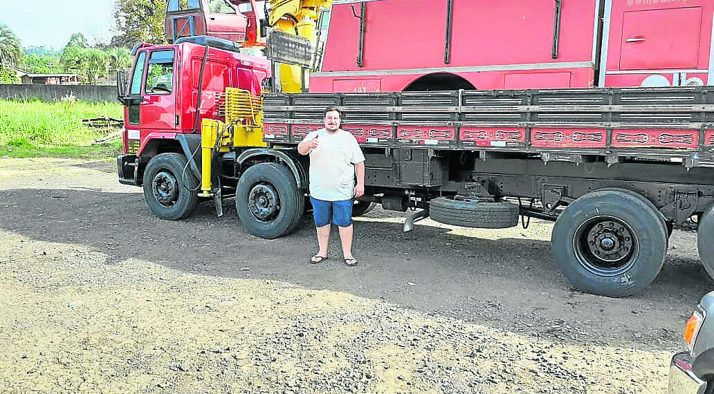 Bombeiros Voluntários de Araricá firmam parceria e mecânica fará a reforma do caminhão-tanque