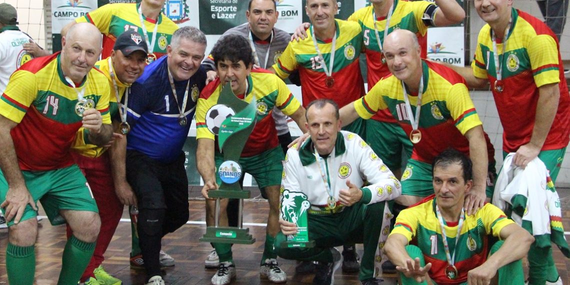É Tetra! Olympique ergue a taça do Municipal de Futsal 50 anos pela quarta vez