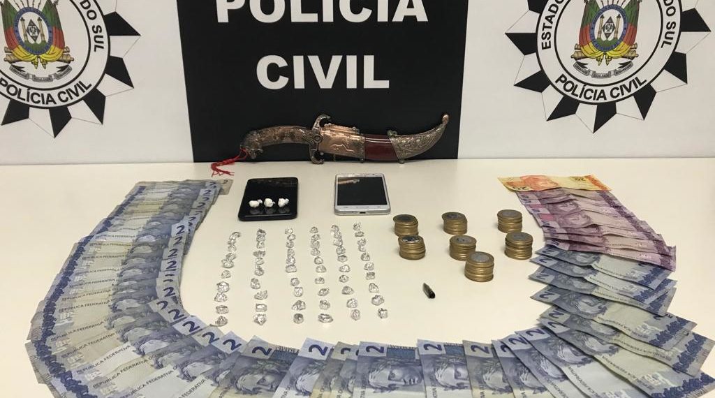 Vídeo: Cão farejador da Polícia Civil de Sapiranga ajuda na localização de crack e cocaína