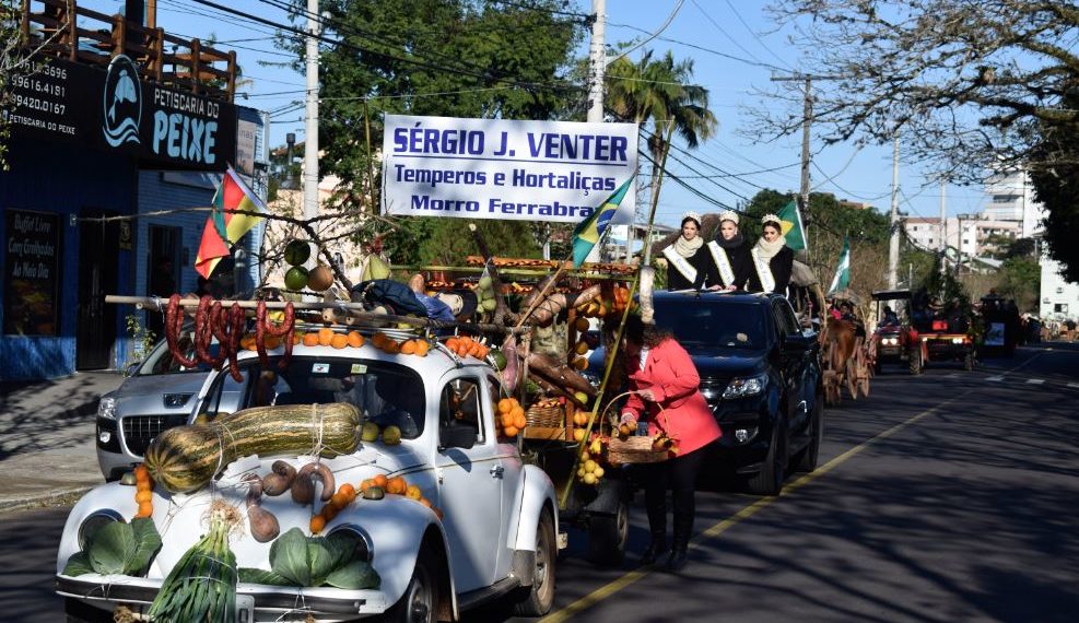Desfile da Colônia atrai expectadores em Sapiranga