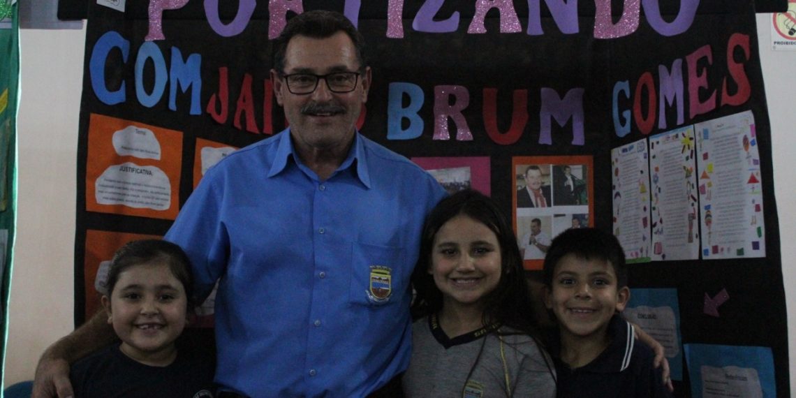Poeta Jairo Brum Gomes é homenageado e revela seu mais novo – e emocionante – poema, confira: