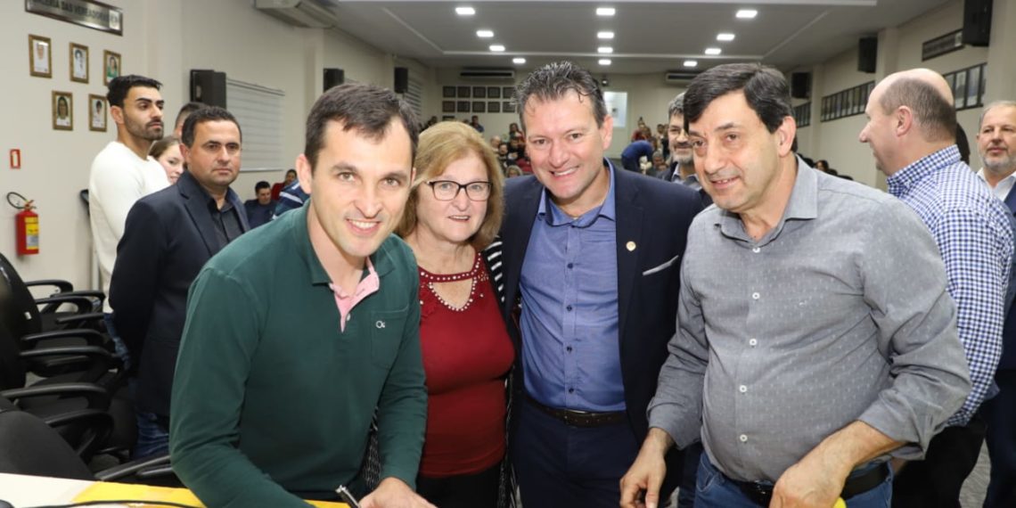 Vice-prefeito de Nova Hartz, Cléo Hendges, tem filiação no PSB abonada pelo deputado Dalciso Oliveira