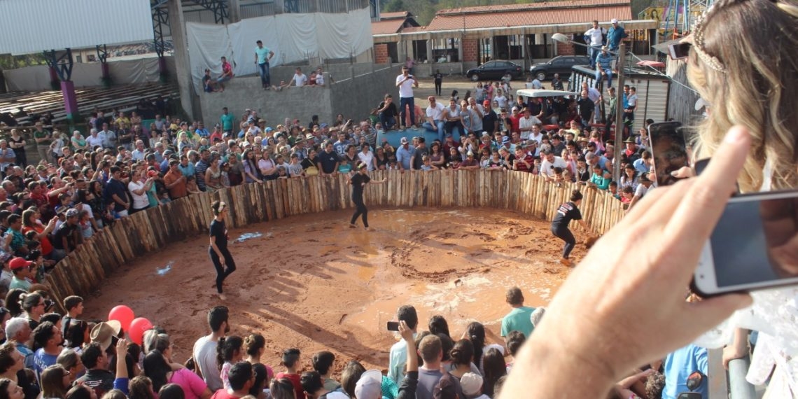 Atração da Festa das Azaleias, Pega do Porco na Lama é proibida pela Justiça