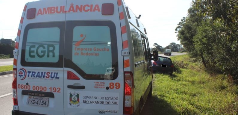 Ciclista cai na RS-239 e causa susto em motoristas