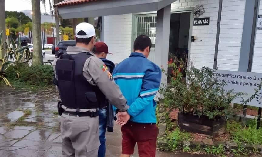 Dupla é presa em Campo Bom por furto em estabelecimento comercial